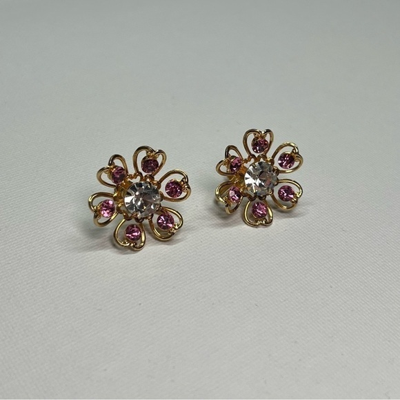 VINTAGE Gold Tone Flower Shaped Screwback Earrings w/ Pink and Clear Rhinestones - Picture 2 of 9